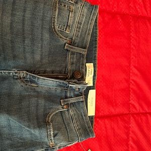 I am selling jeans, and other pants. A jumper, and a lounge set. Size vary ask👍